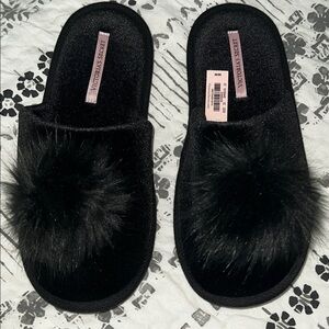 NWT Victoria's Secret Black Furry Pom Pom Women's Slippers Size M